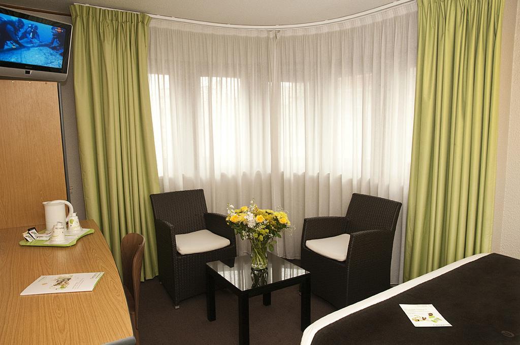Hotel Paris Louis Blanc Room photo